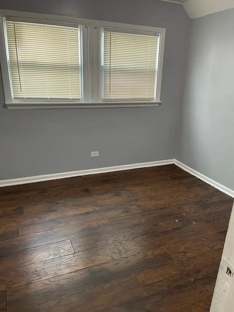 8112 South Escanaba Avenue Chicago IL 60617
