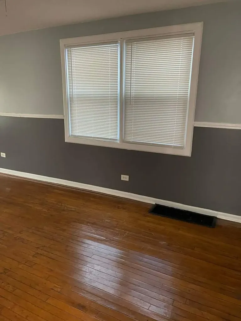 8112 South Escanaba Avenue Chicago IL 60617