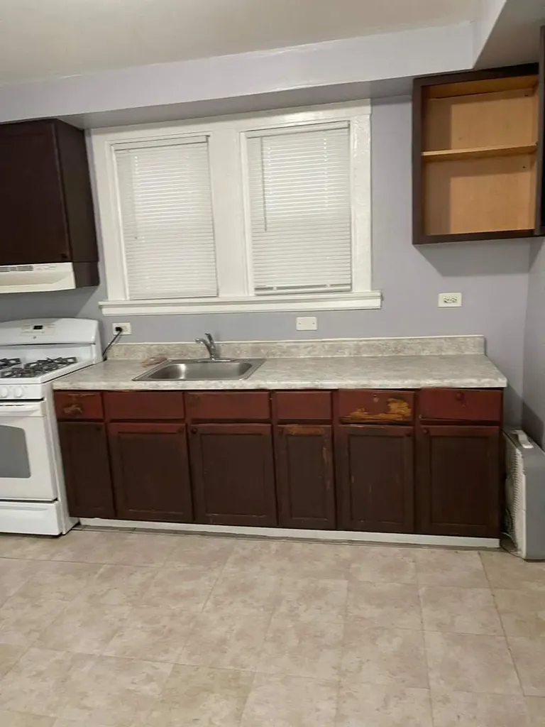 8112 South Escanaba Avenue Chicago IL 60617