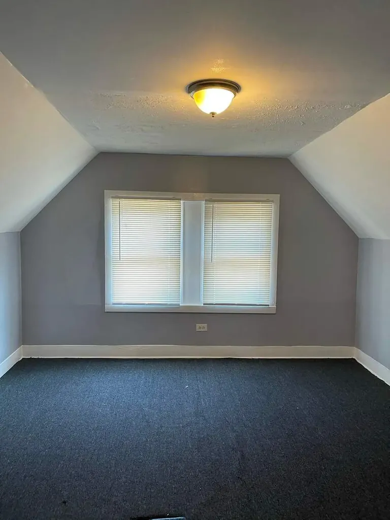 8112 South Escanaba Avenue Chicago IL 60617