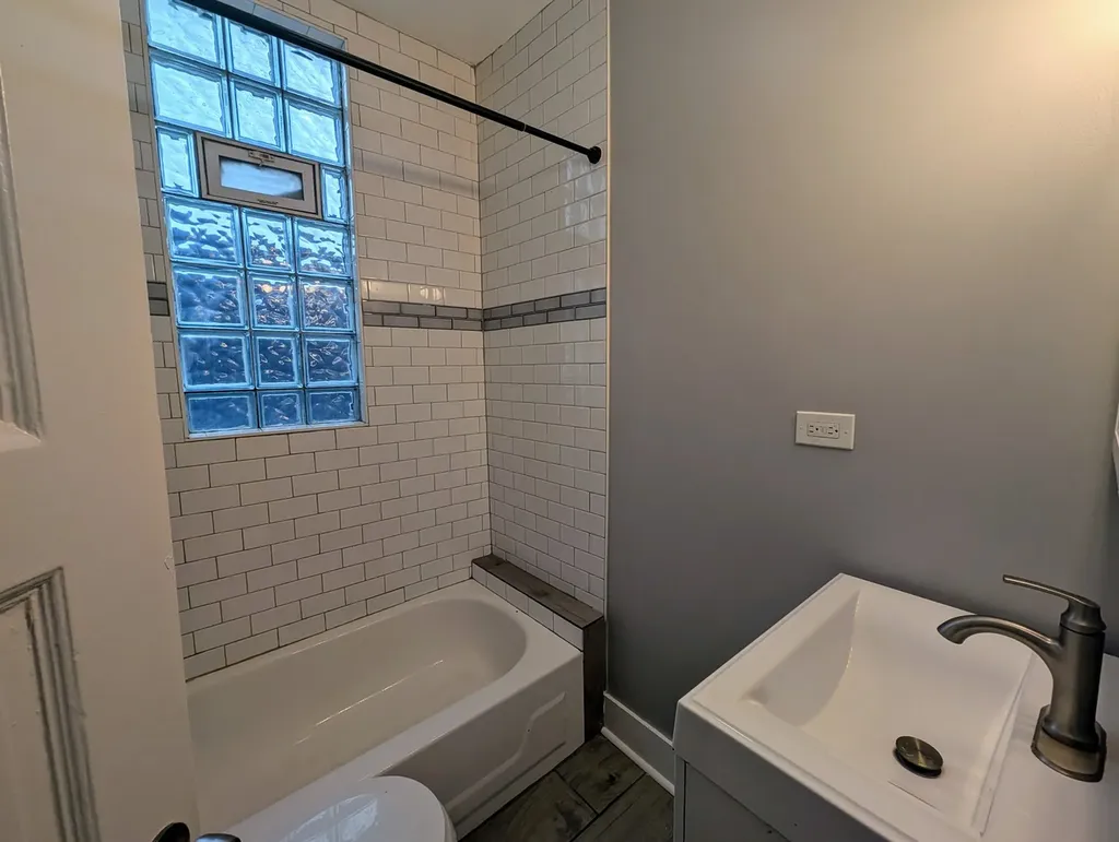 827 North Fairfield Avenue Chicago IL 60622