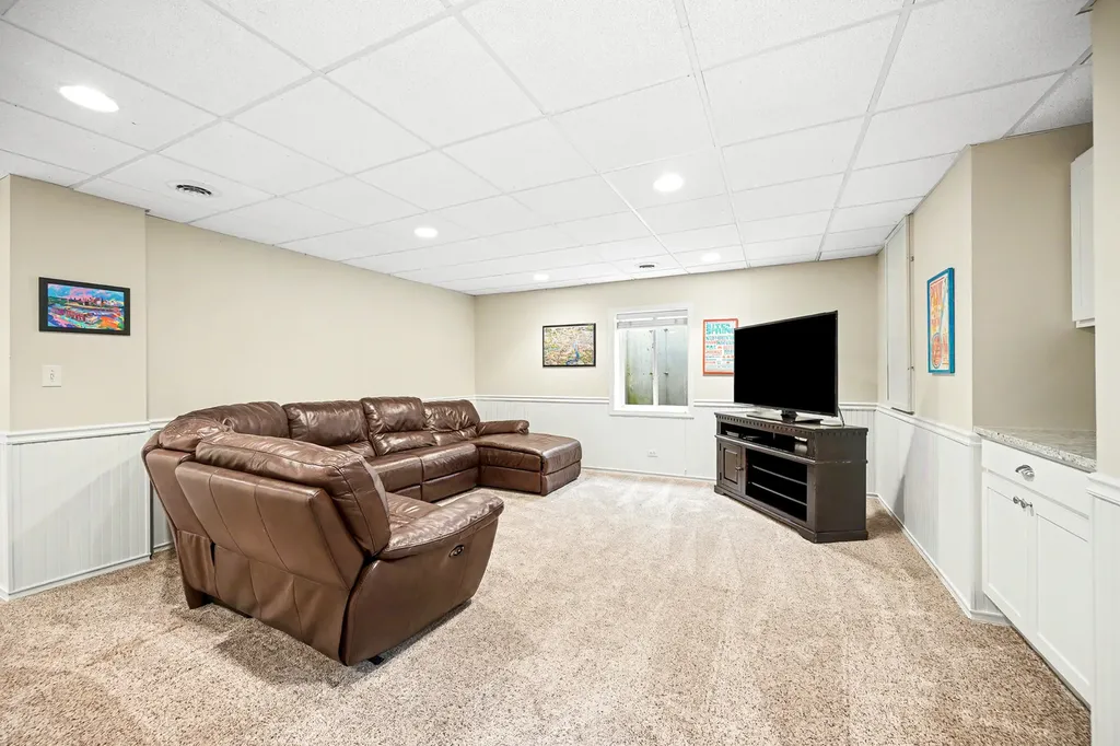 1028 Shady Lane Glen Ellyn IL 60137