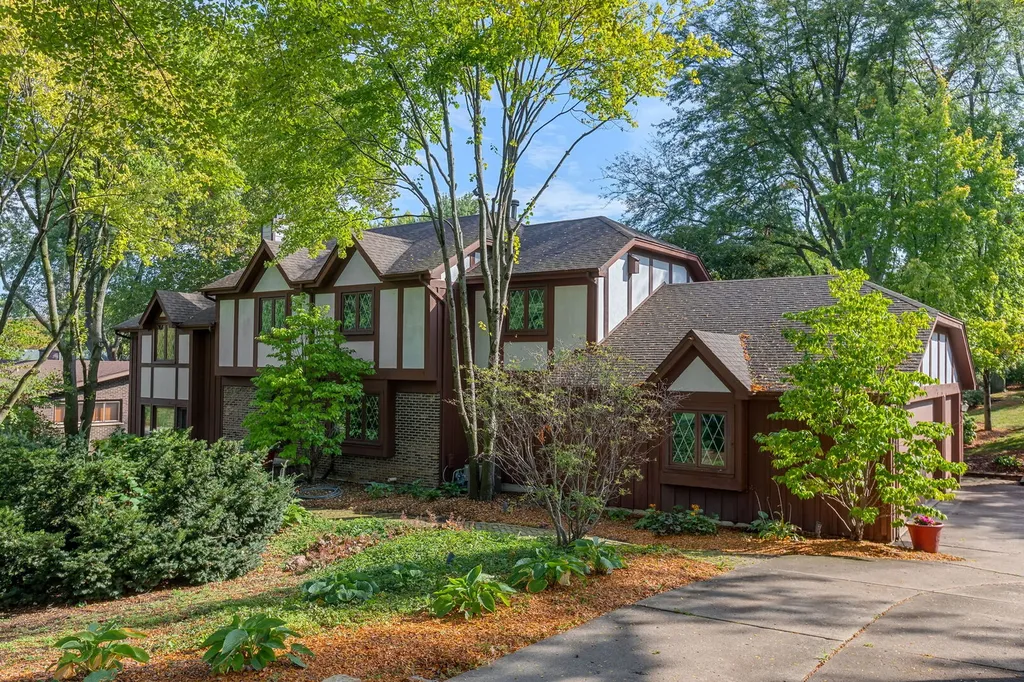 1211 South Grove Avenue Barrington IL 60010
