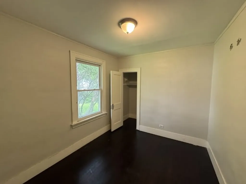 10117 South Perry Avenue Chicago IL 60628