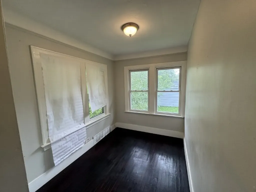 10117 South Perry Avenue Chicago IL 60628