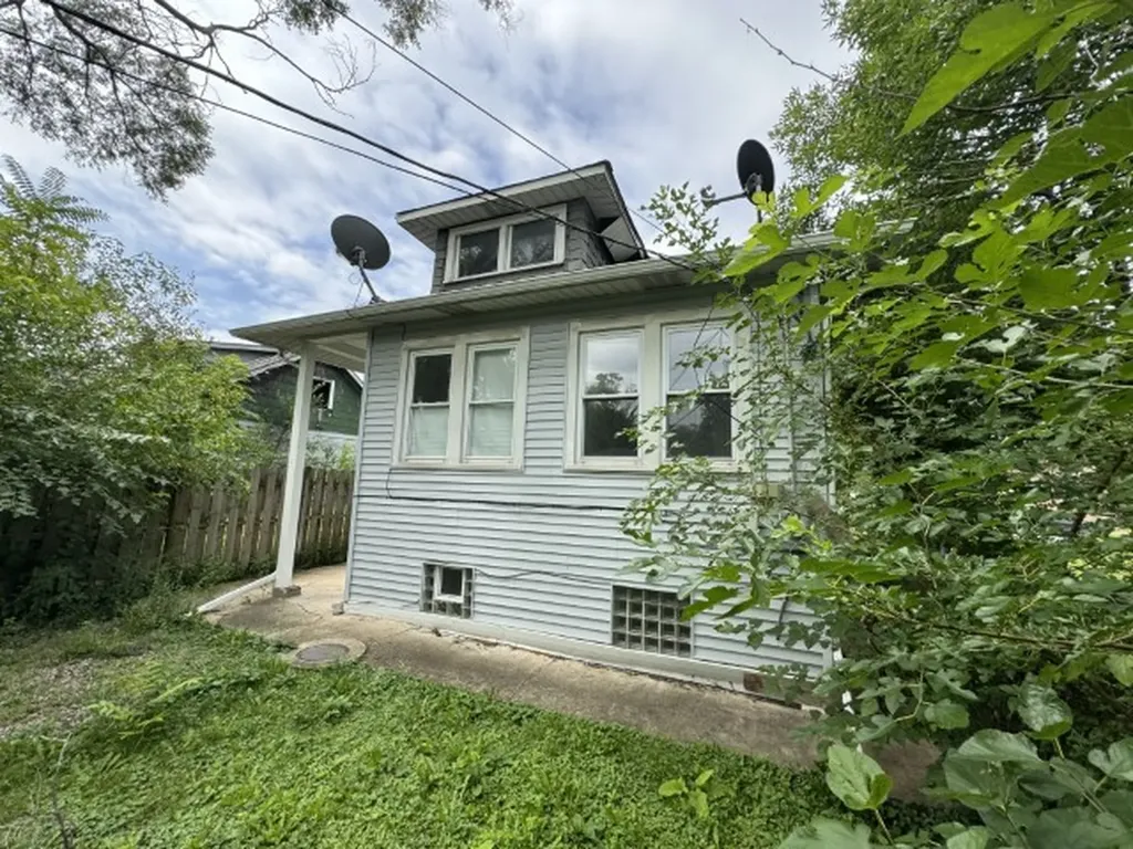 10117 South Perry Avenue Chicago IL 60628