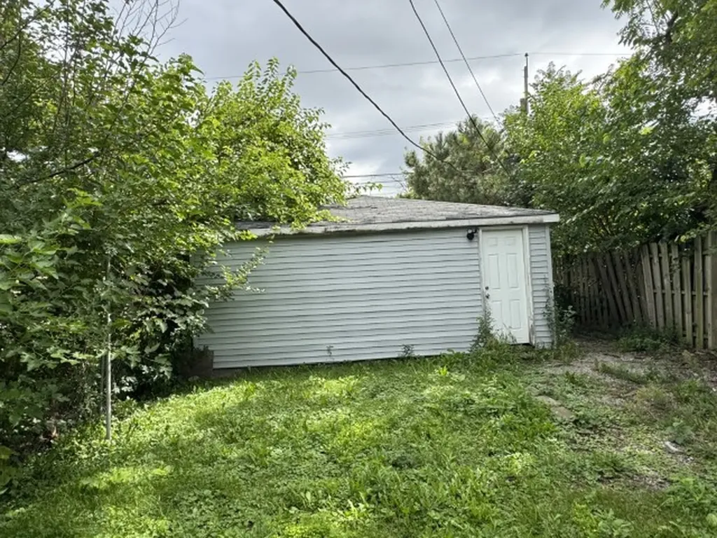 10117 South Perry Avenue Chicago IL 60628