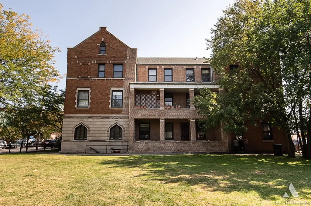 1949 West 48th Street Chicago IL 60609