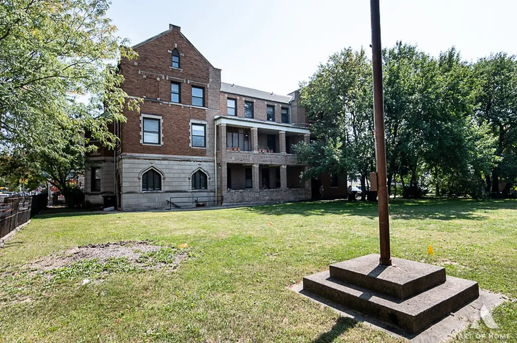 1949 West 48th Street Chicago IL 60609