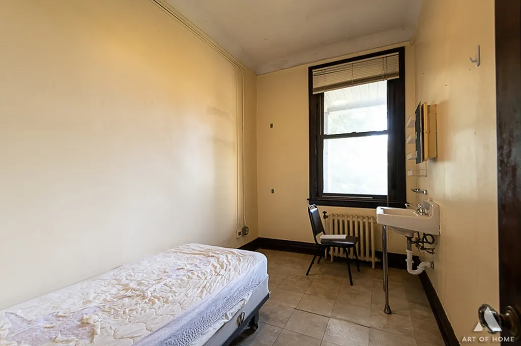 1949 West 48th Street Chicago IL 60609
