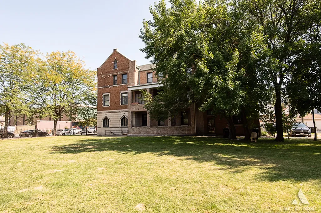 1949 West 48th Street Chicago IL 60609