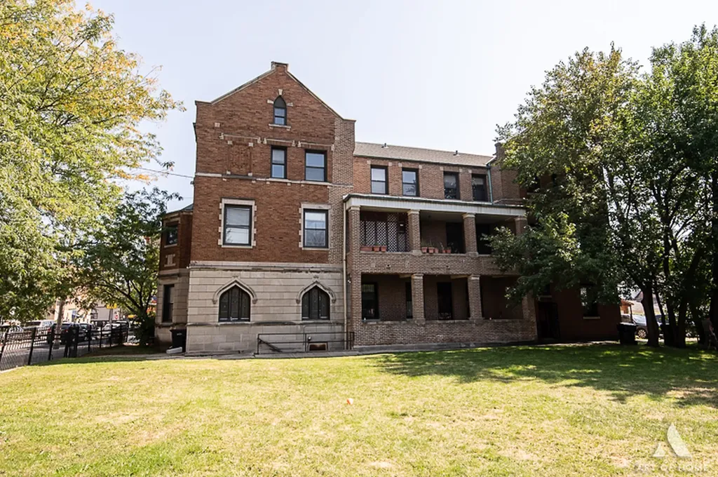 1949 West 48th Street Chicago IL 60609