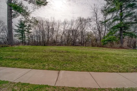 1028 Lodalia Court Wheaton IL 60189