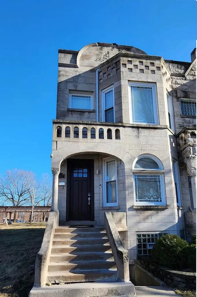 5317 South Prairie Avenue Chicago IL 60615