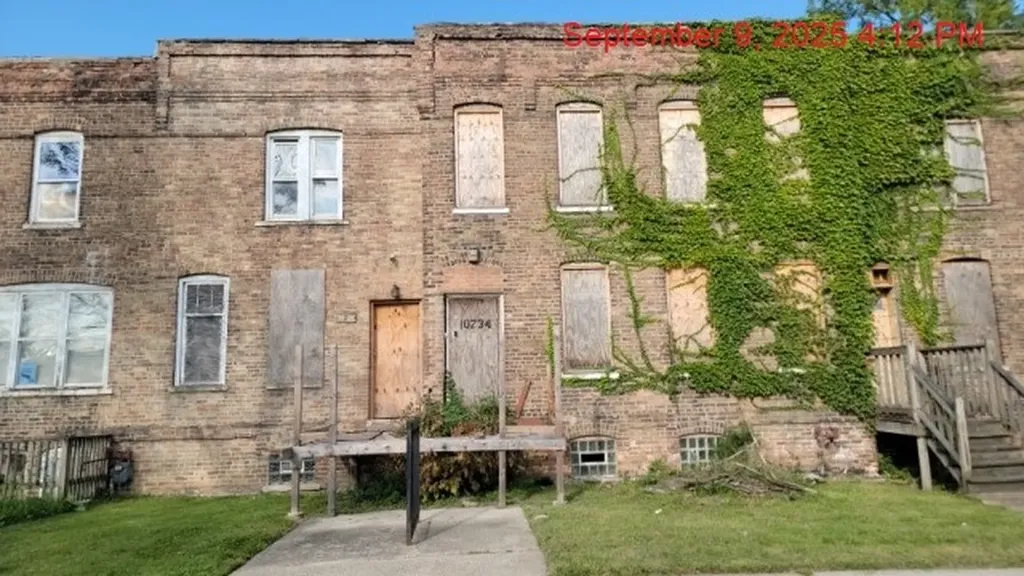 10734 South Langley Avenue Chicago IL 60628