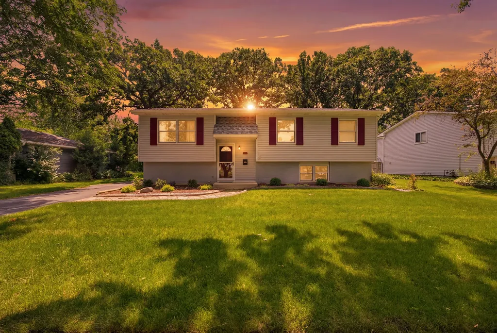 2713 Ravinia Lane Woodridge IL 60517