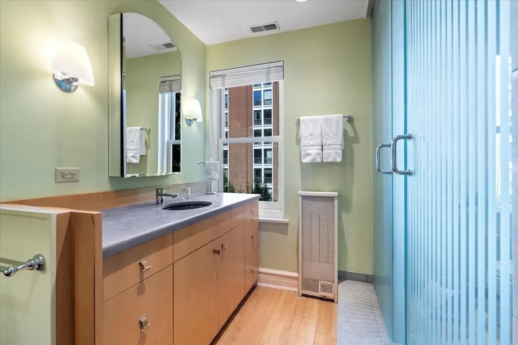 230 East Delaware Place Chicago IL 60611