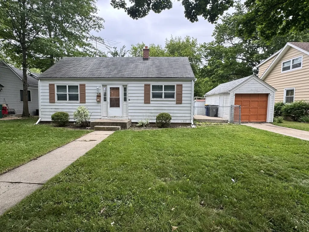 16 South Clifton Avenue Elgin IL 60123