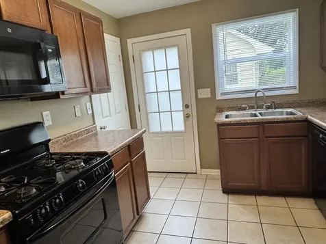 16 South Clifton Avenue Elgin IL 60123