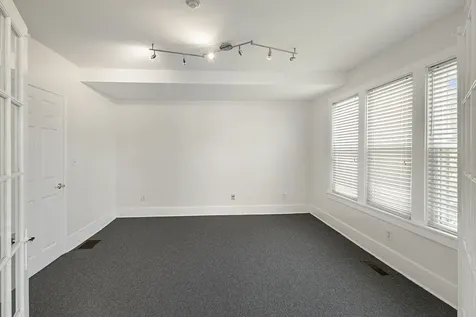 942 East State Street Geneva IL 60134
