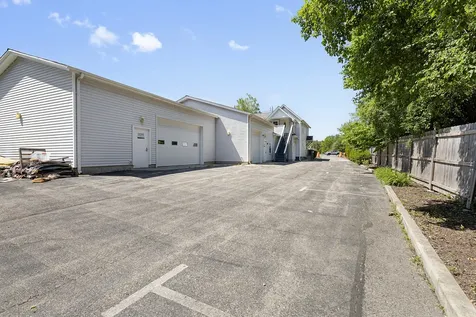 942 East State Street Geneva IL 60134