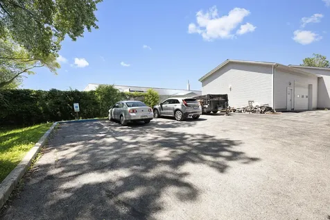 942 East State Street Geneva IL 60134
