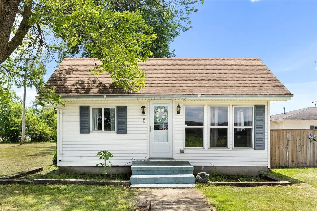 4952 East 3150 North Road Streator IL 61364