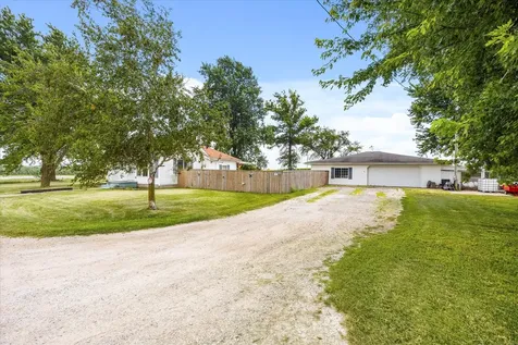 4952 East 3150 North Road Streator IL 61364