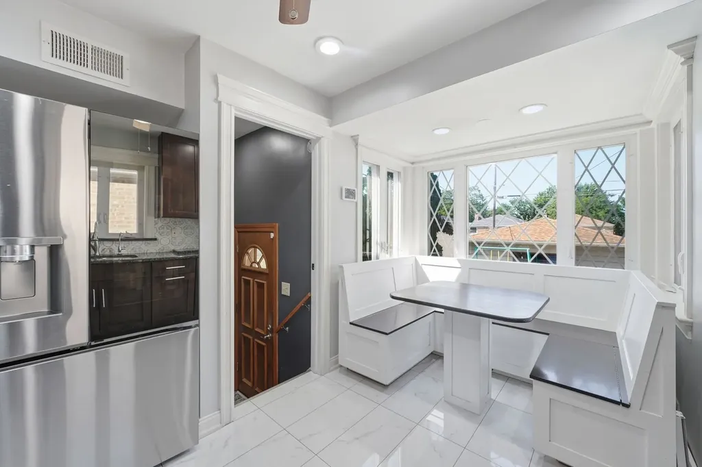 5810 West 64th Street Chicago IL 60638
