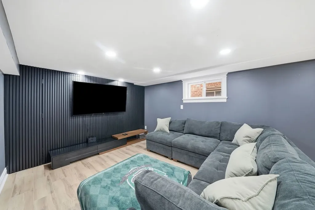 5810 West 64th Street Chicago IL 60638
