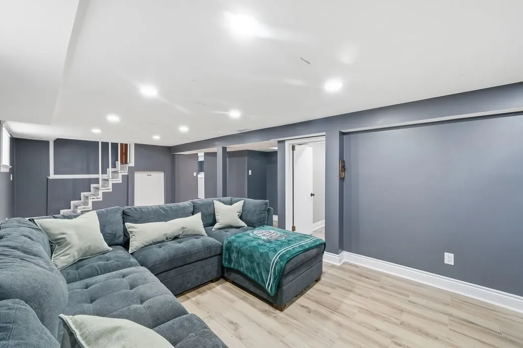 5810 West 64th Street Chicago IL 60638