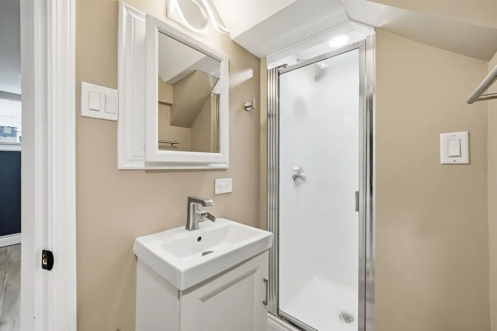 5810 West 64th Street Chicago IL 60638