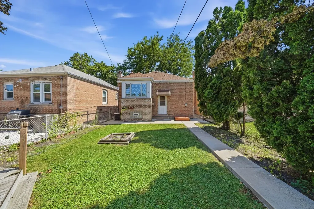 5810 West 64th Street Chicago IL 60638