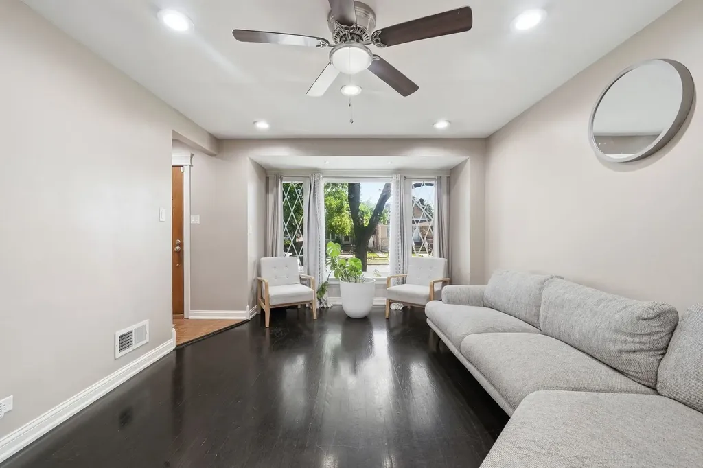 5810 West 64th Street Chicago IL 60638