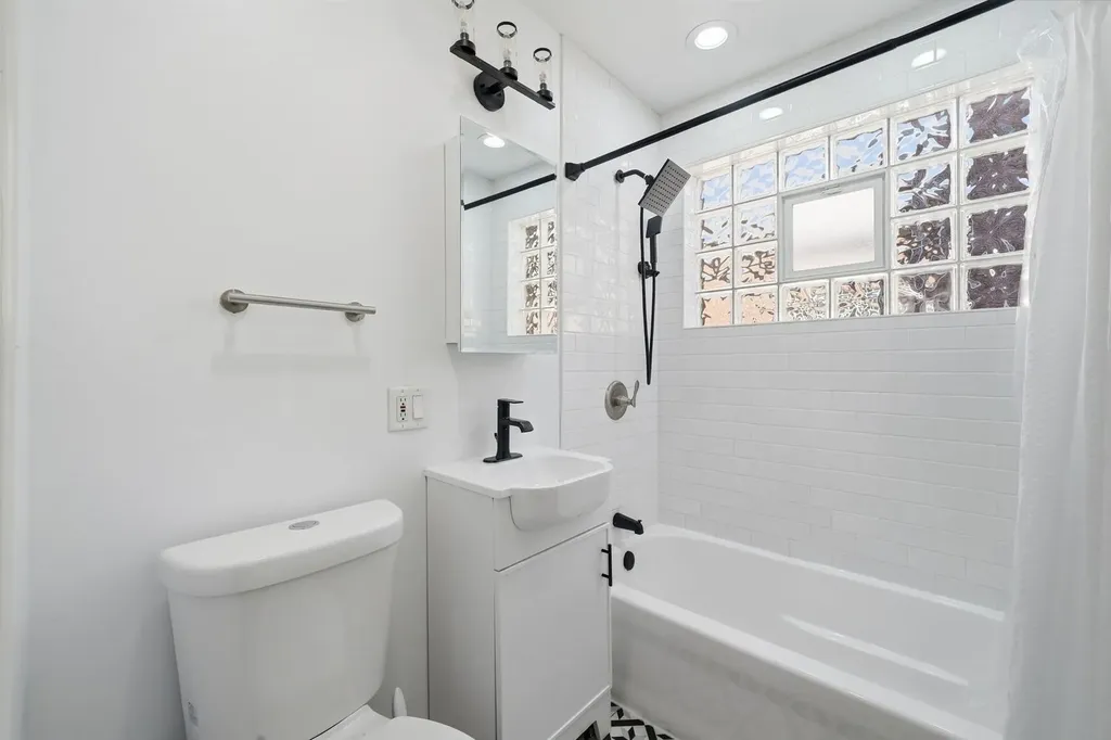5810 West 64th Street Chicago IL 60638