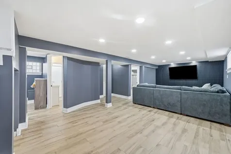 5810 West 64th Street Chicago IL 60638