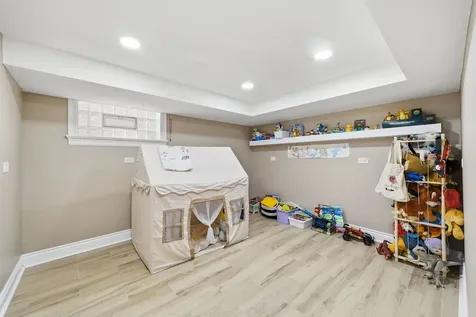 5810 West 64th Street Chicago IL 60638