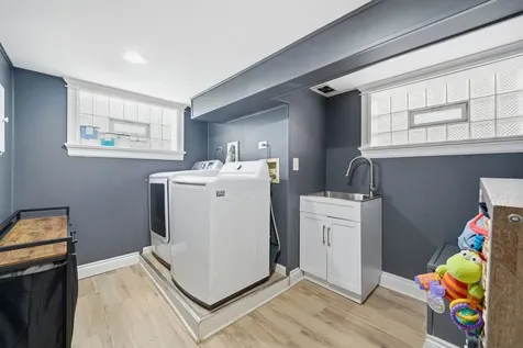 5810 West 64th Street Chicago IL 60638
