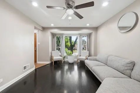 5810 West 64th Street Chicago IL 60638