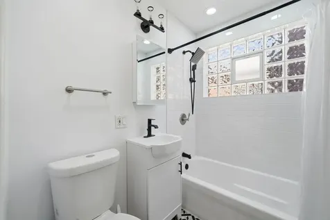 5810 West 64th Street Chicago IL 60638