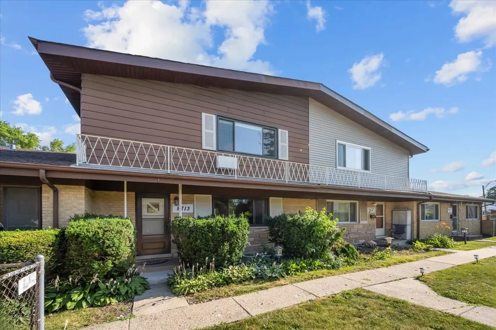 8713 North National Avenue Niles IL 60714