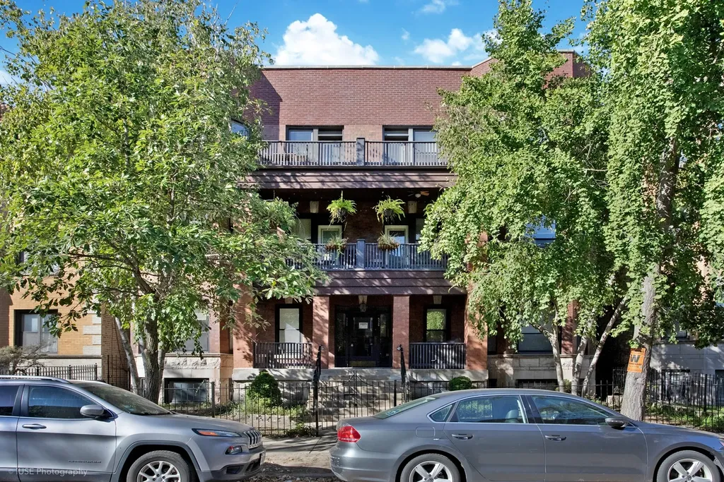 926 West Belle Plaine Avenue Chicago IL 60613