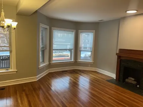 926 West Belle Plaine Avenue Chicago IL 60613