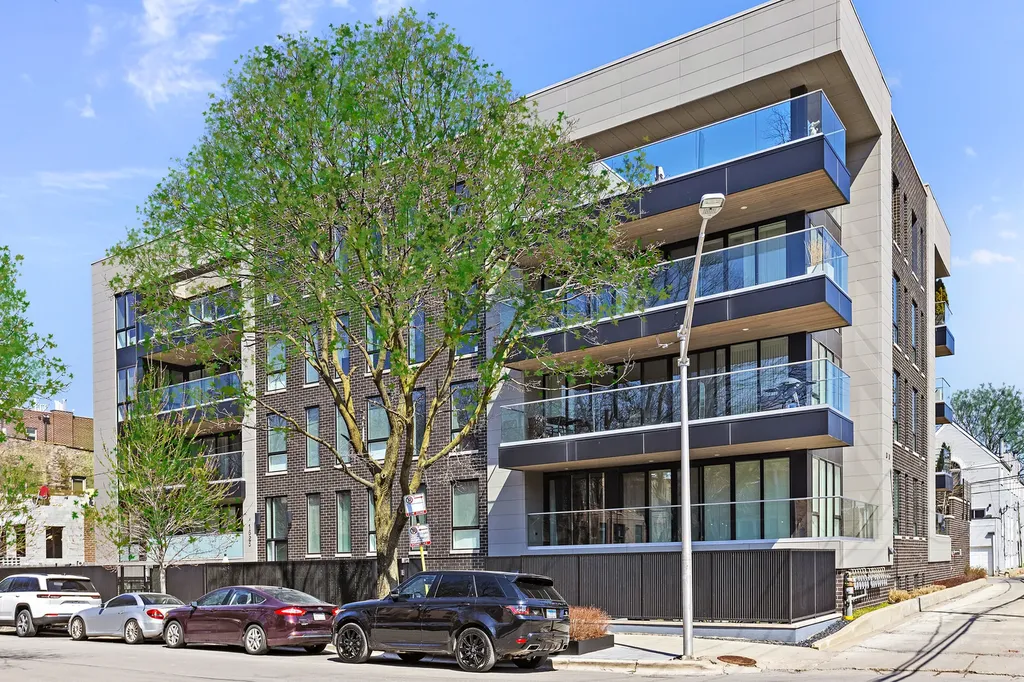 1625 North Burling Street Chicago IL 60614