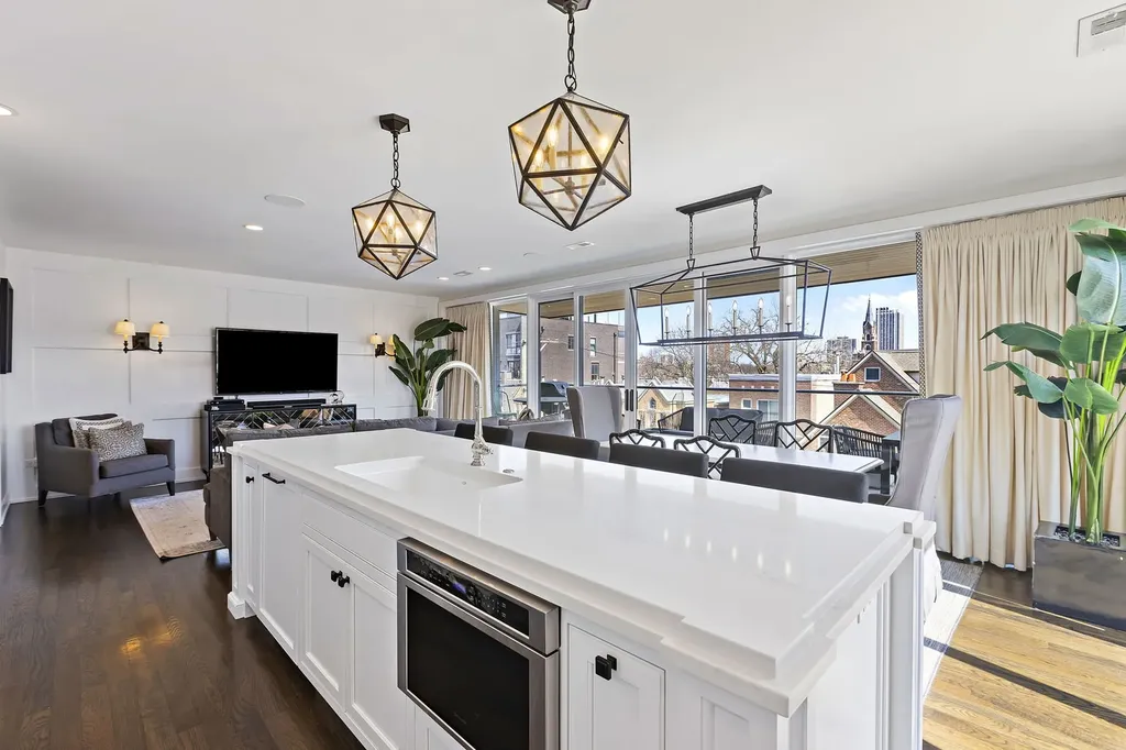 1625 North Burling Street Chicago IL 60614
