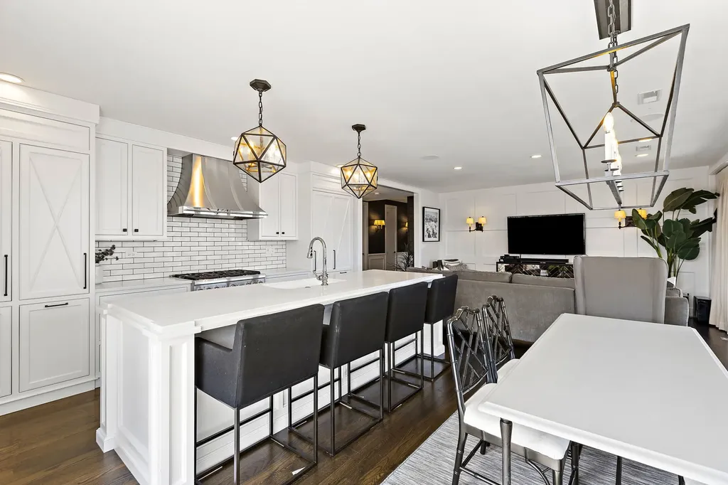 1625 North Burling Street Chicago IL 60614