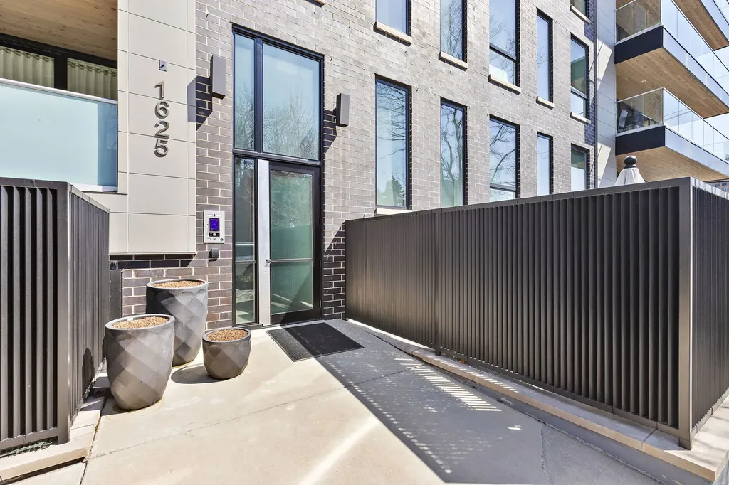 1625 North Burling Street Chicago IL 60614