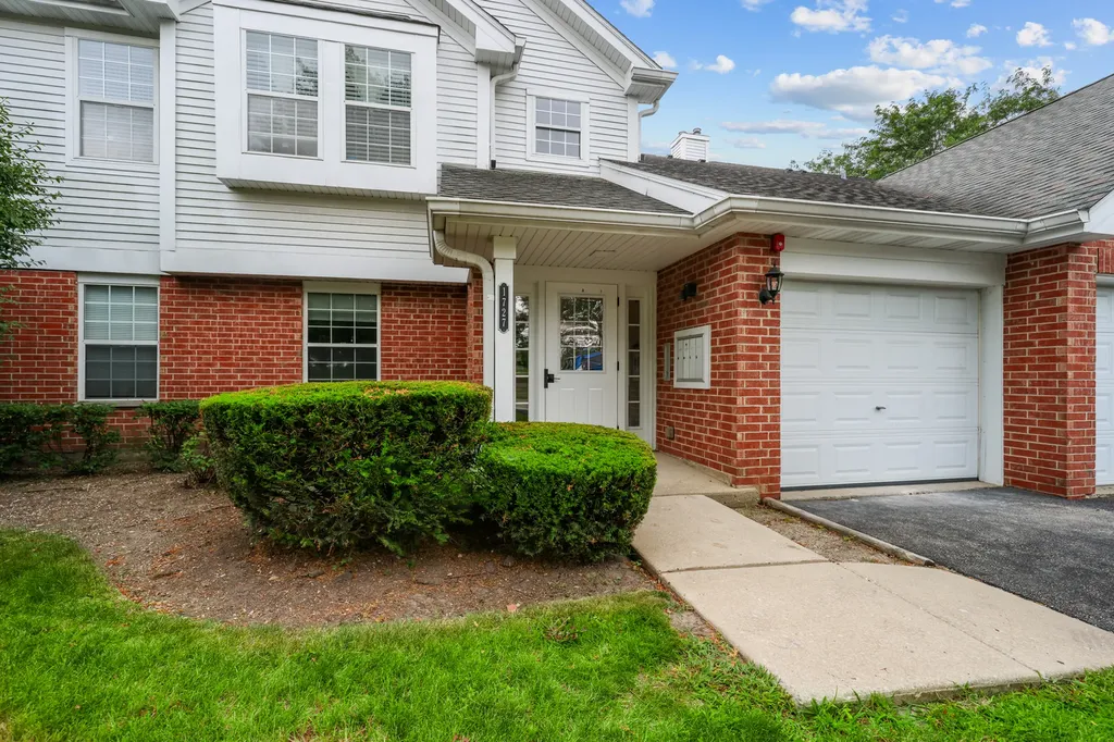 1727 West Hawkes Street Arlington Heights IL 60004