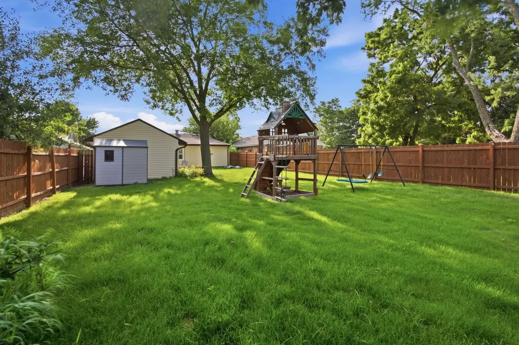 913 Church Road Aurora IL 60505