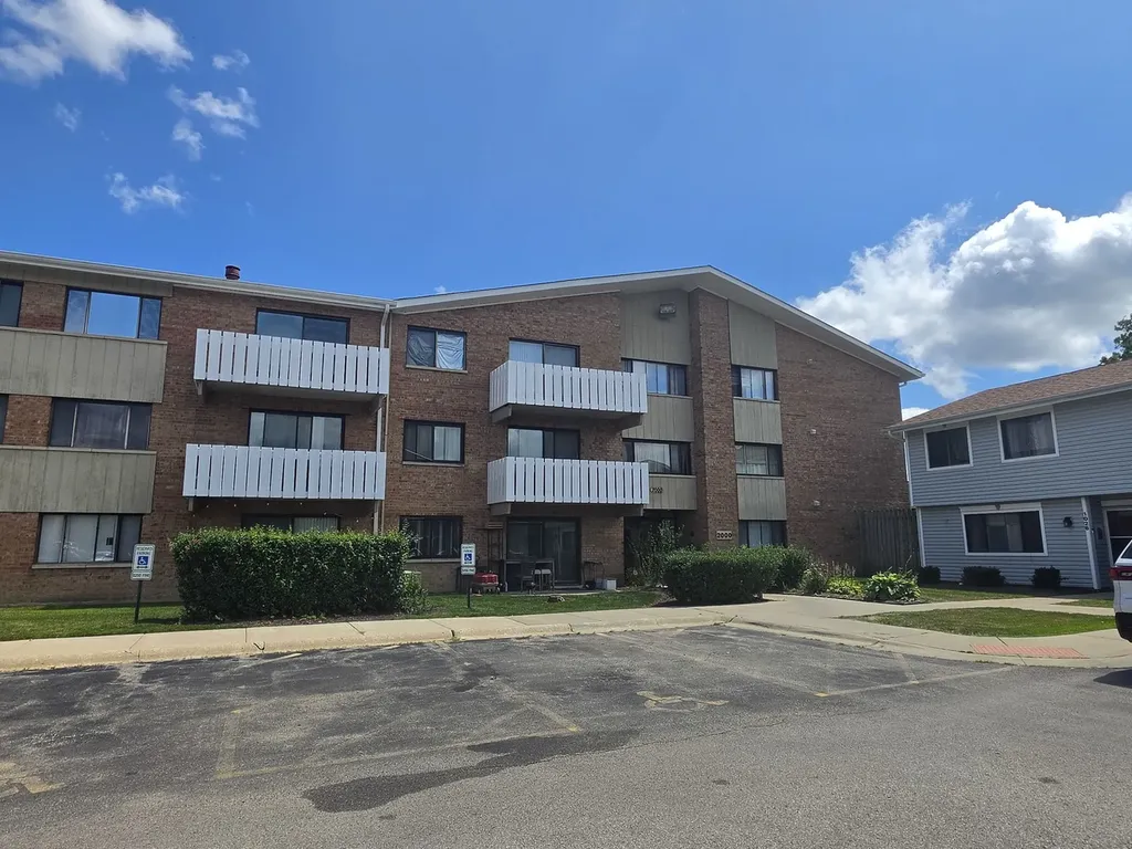 2000 Bayside Drive Palatine IL 60074